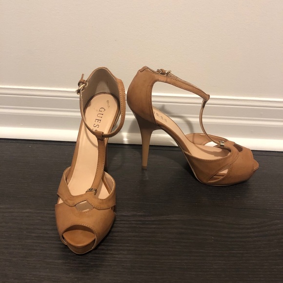 New Guess heels - Picture 1 of 3